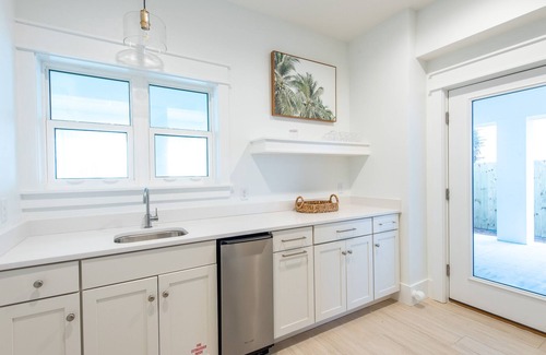 Sunnyside House | Spend Fall by the Beach! Gulf Front! Private Pool! Bikes Included!