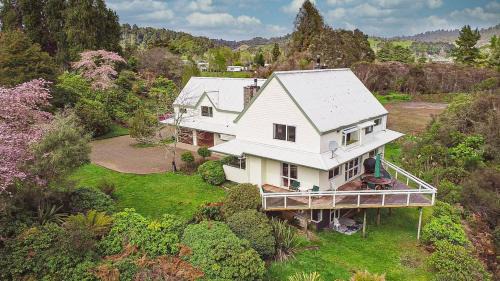 Raurimu Apartment | Spiral Gardens Country Park Retreat