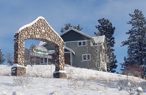 Republic House | Spirit of Curlew Lake