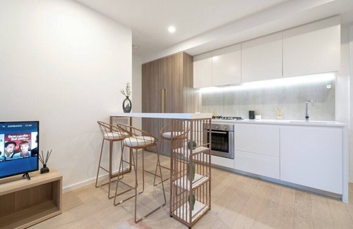 Carlton South Apartment | Splendid High 40+ level 2BR CBD Pool Gym Wi-Fi