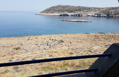 Kaki Thalassa Villa | splendid villa by the sea near Athens