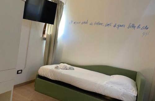 Marina di Carrara House | Splendida camera familiare con lucernario a 500 mt dal mare
