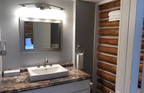 Ennis Cabin | Sportsmans Lodge