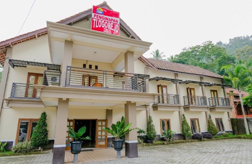 Briket Hotel | SPOT ON 2448 Hotel Tlogorejo 2