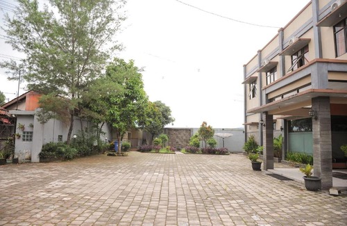 Sumedang Hotel | SPOT ON 2559 Hotel Handayani Syariah