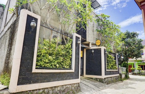 Depok Hotel | SPOT ON 90146 Sugianto Guesthouse Syariah