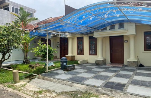 Sentul City Hotel | SPOT ON 91278 Pahlawan Udyana Syariah