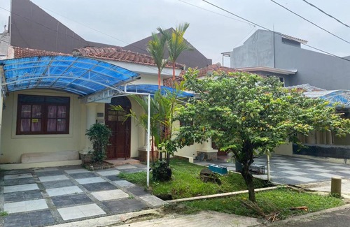 Sentul City Hotel | SPOT ON 91278 Pahlawan Udyana Syariah