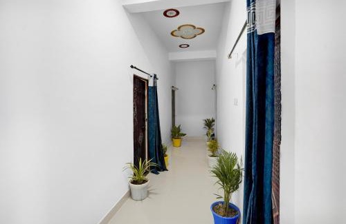 Varanasi Hotel | SPOT ON Aarya Guest House