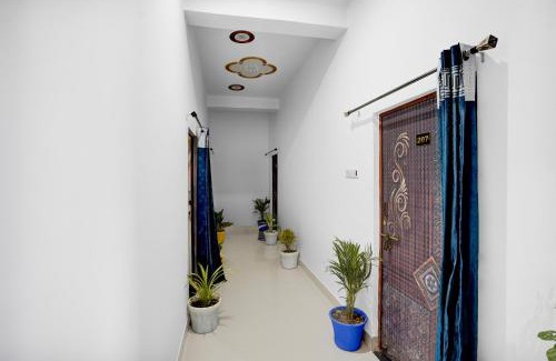 Varanasi Hotel | SPOT ON Aarya Guest House