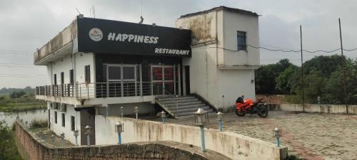 Patna Hotel | SPOT ON Happyness Restaurant