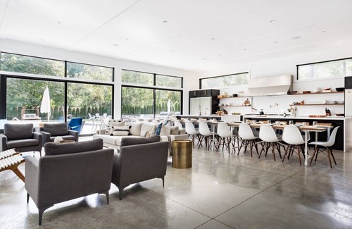 Union Pier House | Sprawling Modern Home with Chef's Kitchen, Pool & Hot Tubs - walk to the beach!