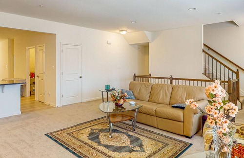 Magnolia House | Sprawling Townhome - Water Views - Modern Interior