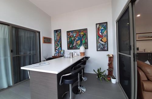 Spring Beach Apartment | Spring Beach Garden Retreat