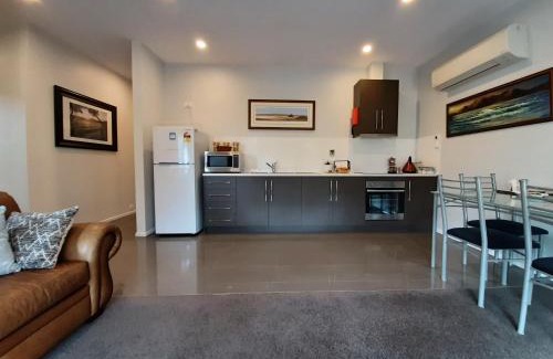 Spring Beach Apartment | Spring Beach Garden Retreat