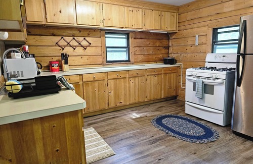 Kenny Lake Cabin | Spruce House: 8 Bedroom Family Cabin