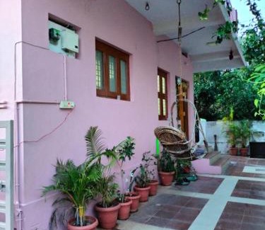 Kamalapur House | Sri Homestay New Hampi