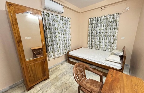 Krishnanagar House | Sri Mayapur Chandrodaya Guest House