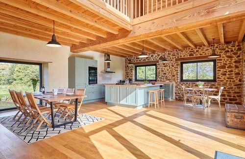 Saint-Aubin-de-Terregatte House | Stunning private villa for 6 people with WIFI, TV, terrace and pets allowed