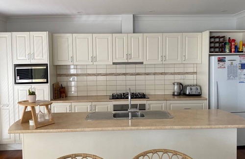 Melville House | St Helen's-Absolute Beach Front, Beach at Door Step, Winter Off Peak Special!