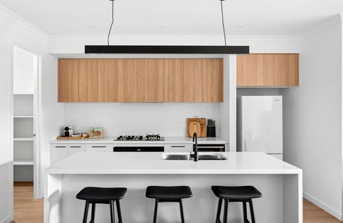 Rippleside House | St Helens I Stunning Family Townhouse in Geelong