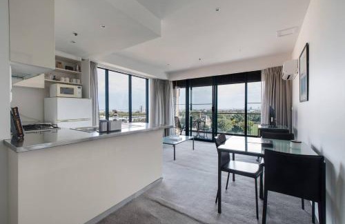 St Kilda Apartment | St Kilda Beach Sanctuary next to Albert Park