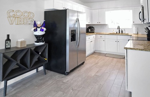 Pinellas Park House | St. Pete Backyard Haven: Pickleball/Pool/Bar/Golf