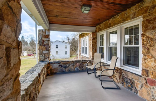 Saint Petersburg Cottage | St Petersburg Cottage w/ Porch, 2 Mi to Foxburg!