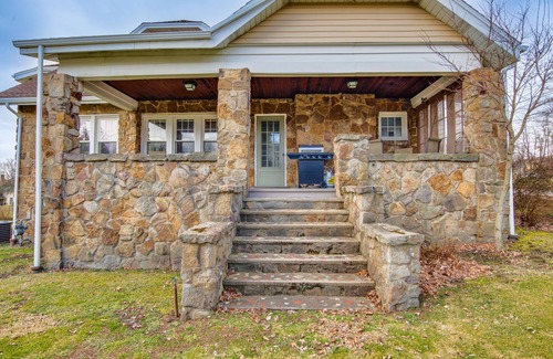 Saint Petersburg Cottage | St Petersburg Cottage w/ Porch, 2 Mi to Foxburg!