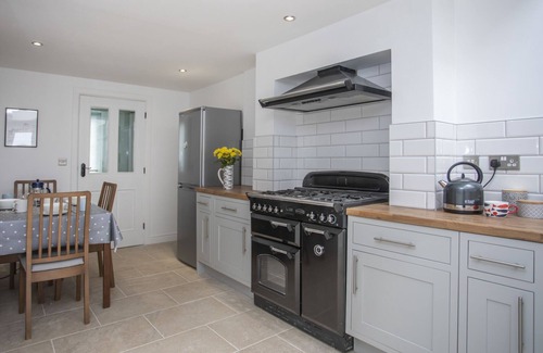 Llanfaethlu Cottage | STABL BACH, pet friendly, character holiday cottage in Llanfaethlu