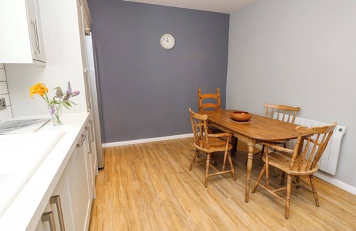 Ventnor Cottage | STABLE COTTAGE, pet friendly, with a garden in Wroxall