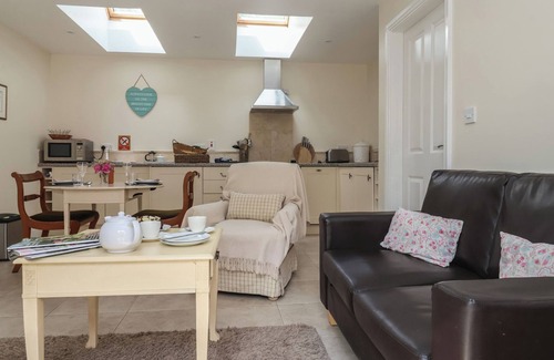 Scawton Cottage | STABLE COTTAGE, pet friendly, country holiday cottage in Hovingham