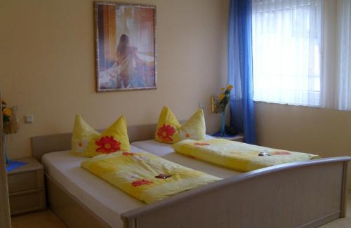 Gruenstadt House | StadtCafé Pension