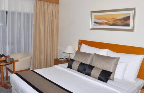 Al Muraqqabat House | Standard Room Near Safeer Market By Luxury Booking Ab