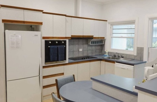 Dalrymple House | Stansbury Holiday Home adjacent to the Caravan Park