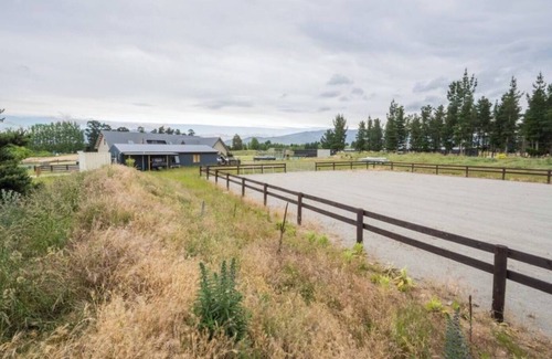 Clyde Cabin | Stargazer Cabin luxe studio nr Clyde inc breakfast
