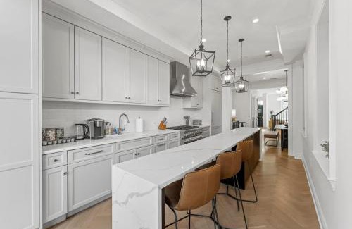 Bloomingdale House | Stately DC Rowhome Spacious 7BR & 4BA #DCottage