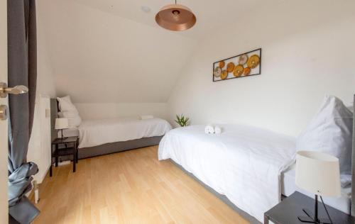 Till-Moyland Apartment | Stay and Work Apartment - 8 single beds - Garage