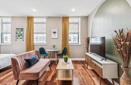 Logan Square Apartment | Stay at Luna on Callowhill