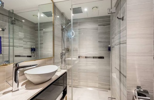 Portsoken Hotel | Stay Close to London Bridge, Tower Bridge, and the British Museum