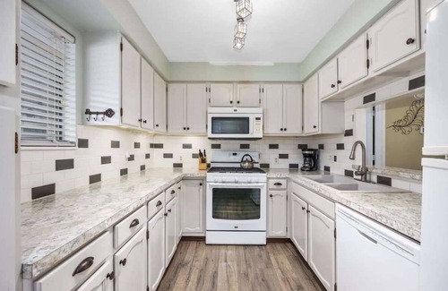 Rockford Apartment | Stay Cozy! Rockford Condo Near Downtown & Dining