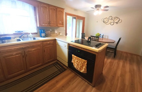 Green Bay House | Stay in Lambeau's front yard! 3 blocks from Lambeau Field