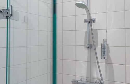 Deurne Hotel | Stay in the Heart of Nature With Comfort All Around! Onsite Dining, Free Parking