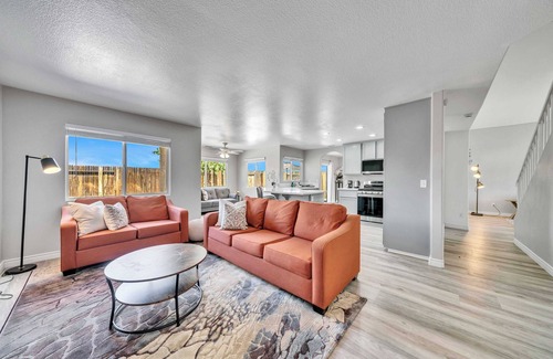 Victorville House | Stay Longer with Flexibility|Family & Pets Approved|Lush Backyard #42111