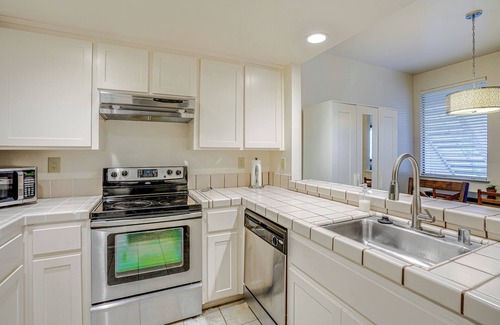 San Pablo Condo | Stay & Play: Bay Area Condo w/Community Pool!