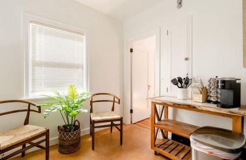 Hosford-Abernethy Apartment | Stay Portland - 1892 Bohemian Dream Studio in Ladd's Addition