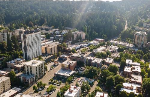 Nob Hill House | Stay Portland - Elegant World's Fair 4BR Home 97 WalkScore