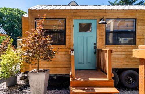 Hosford-Abernethy House | Stay Portland - Restored Farmhouse & Backyard Tiny House Village