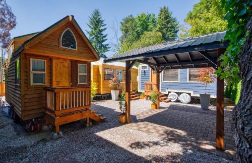 Hosford-Abernethy House | Stay Portland - Restored Farmhouse & Backyard Tiny House Village