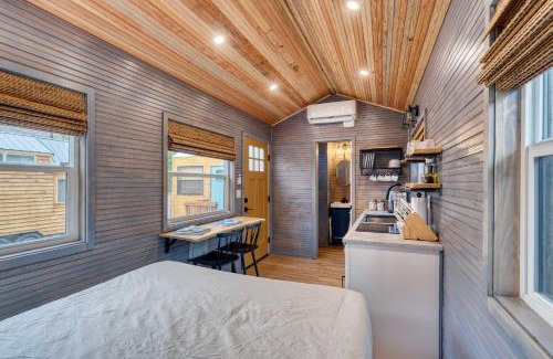 Hosford-Abernethy House | Stay Portland - Tiny Aztec - Walk to Local Shops & Restaurants